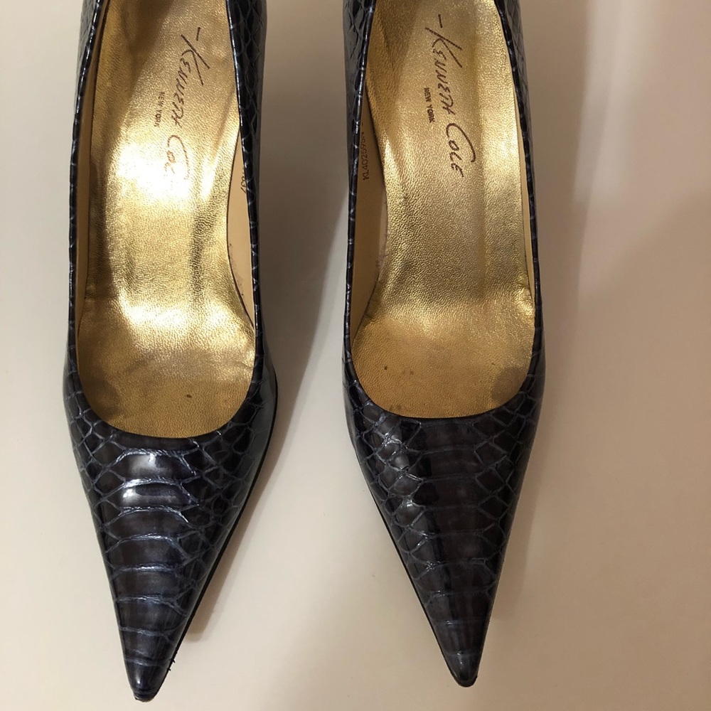 Crock Embossed Blue Pumps - Picture 2 of 4
